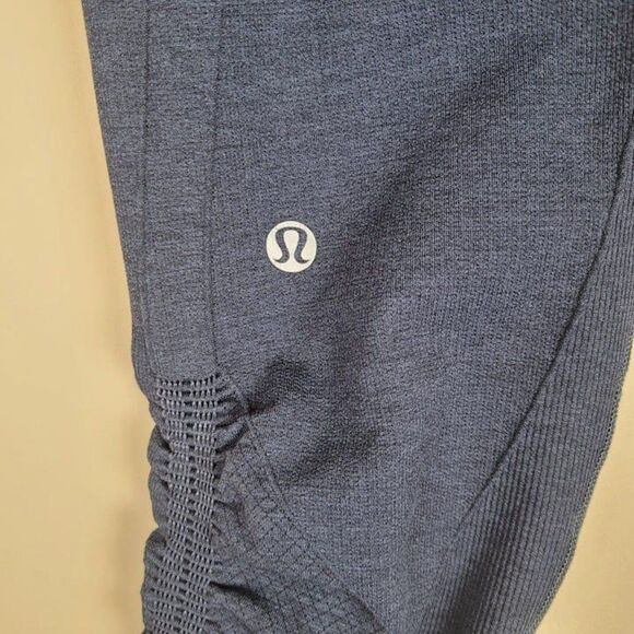 Lululemon Size 4 In The Flow Crop Seamless Leggings Inkwell Navy Blue - Picture 10 of 12